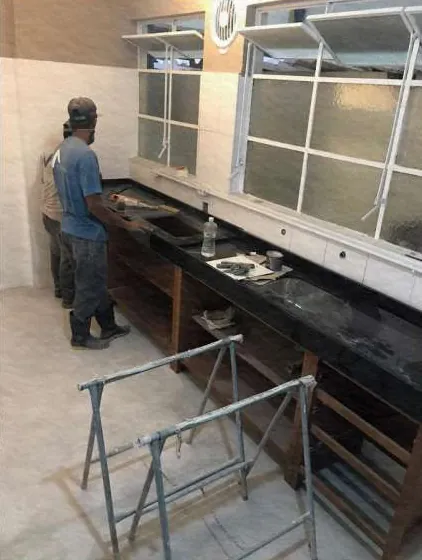 Instalação de bancada em obra
